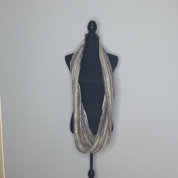 Wrap around scarf - Picture 3 of 5